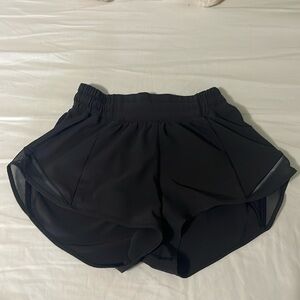 LULULEMON BLACK HOTTY HOT SHORTS 2.5 inches low rise no liner
